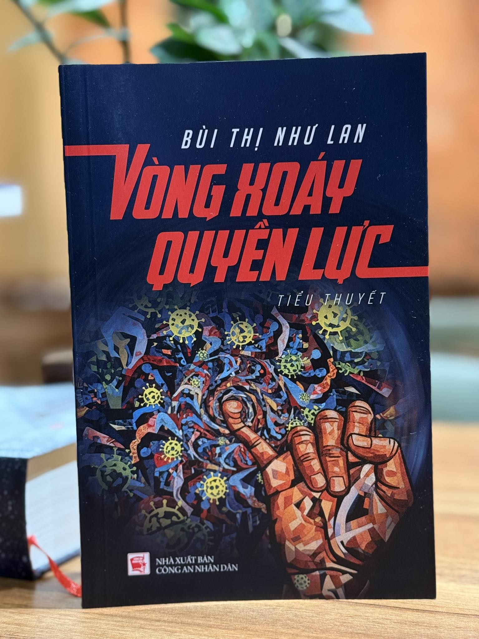 Giới thiệu sách mới Vòng xoáy quyền lực